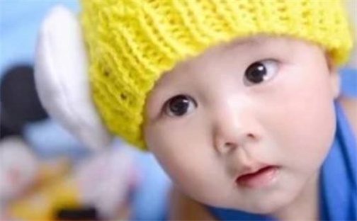 如何给2026年04月03日出生的胡姓女宝宝起个好名字？专业分析与建议