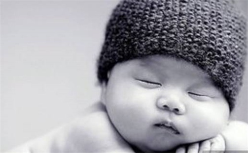 2026.03.23生的何姓男宝宝取名常见误区与高分名字推荐