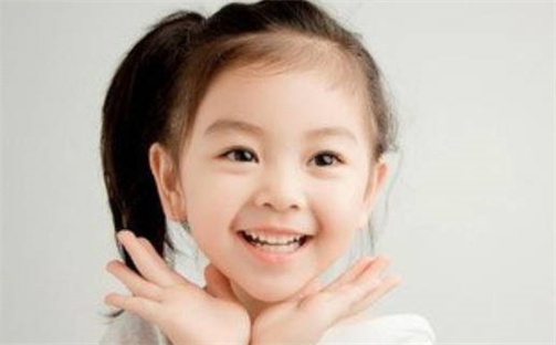 何姓女孩子取名